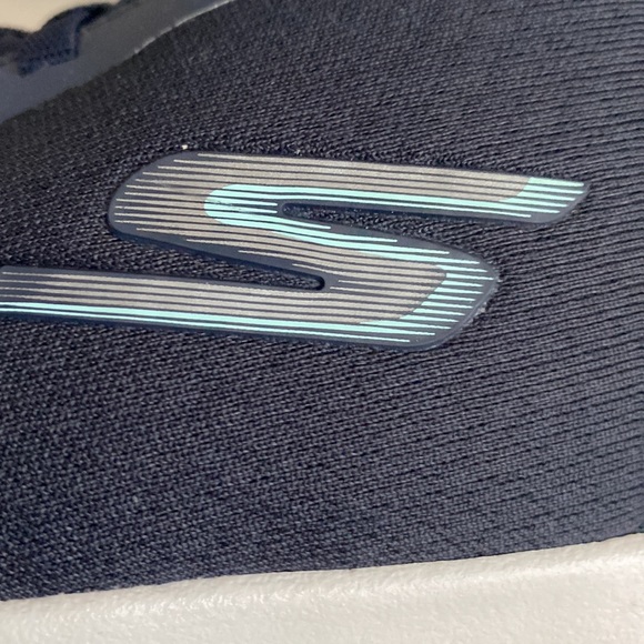 Skechers GoWalk Joy Estatic Sneaker - Picture 4 of 11